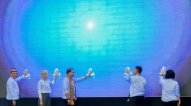 Menteri Ekraf Teuku Riefky (tiga kiri) saat membuka Festival dan Launching UMKM Mitra Adhyaksa yang digelar di Gedung Sesat Agung Bumi Sai Wawai, Lampung, pada Jumat (12/12/2025). (ANTARA/HO-Kementerian Ekraf)