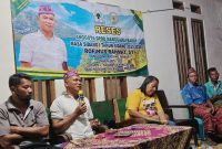 Anggota DPRD dari Partai Golkar saat kegiatan Reses Masa Sidang I di Desa Golo Ndaring Kecamatan Sano Nggoang pada, Minggu, 21/122/2025 siang