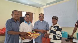 Saat pembagian Paket Sembako di Paroki Rohkudus Labuan Bajo