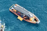 Saat evakuasi Jenazah WNA asal Spanyol oleh Tim SAR di perairan Pulau Padar pada, Minggu 04/01/2026