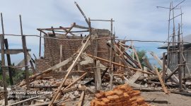 Salah satu Rumah Warga Wae Togo yang menjadi Korban pengerusakan oleh Warga Pela atas perintah Tu'a Adat Kampung Pela