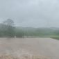 Akibat Banjir, Air sungai Meluap hingga masuk ke rumah warga di Mbrata pada kamis siang