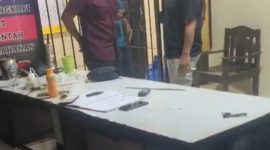 Seorang pria yang diduga oknum anggota TNI mendatangi markas kepolisian tersebut dengan tujuan yang tidak biasa, meminta pembebasan seorang tahanan pada Sabtu (24/01/26)