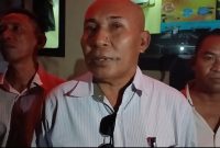 Usai Kliennya Diperiksa Oleh Penyidik Polres Mabar, Aldri Dalton Ndolu, S.H Menemui Sejumlah Awak Media Di Halaman Polres Mabar Pada Rabu (25/02/2026) Malam.  