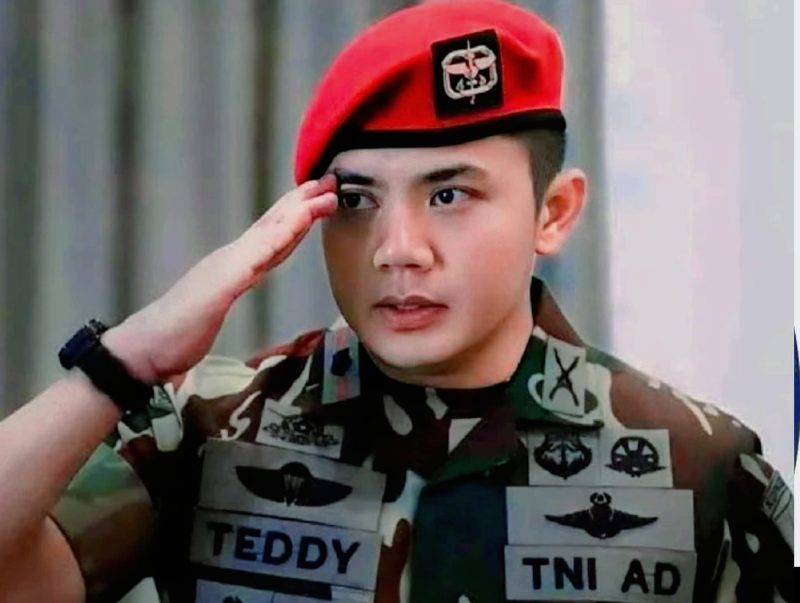 Seskab Letnan Kolonel Teddy Indra Wijaya.