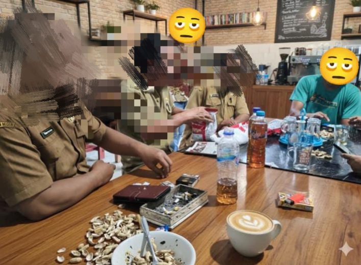 Tiga ASN Di Manggarai Barat Lagi Asik Minum Keras (Miras) disalah satu Kafe di Labuan Bajo.