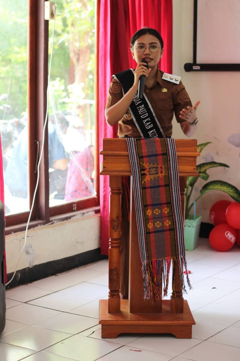 Wakil Bupati Kupang Aurum Titu Eki saat mengikuti Kegiatan di aula kantor Camat Kupang Timur pada pada Selasa, 03 Maret 2026. 