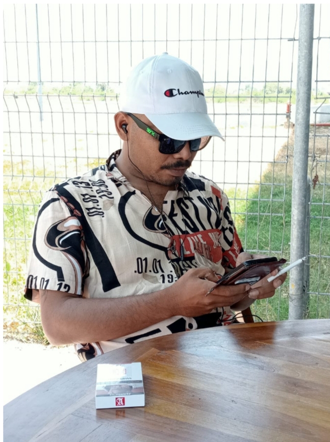 Lorens Logam, mengecam keras atas keterlibatan seorang Kades ya g terlibat dalam sengketa tanah di Muara Nggoer Desa Golo Mori.