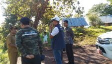 kepala BPMP-NTT, Irfan Karim, S.IPem, M.Si, didampingi Kadis PPO Manggarai Barat Yohanes Hani, M.Pd, saat meninjau langsung ke lokasi SDN Tando Kecamatan Welak.