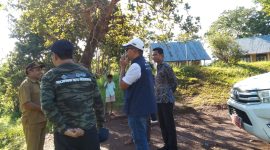 kepala BPMP-NTT, Irfan Karim, S.IPem, M.Si, didampingi Kadis PPO Manggarai Barat Yohanes Hani, M.Pd, saat meninjau langsung ke lokasi SDN Tando Kecamatan Welak.
