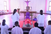 Prosesi Perayaan Misa Jumaat Agung di Paroki Sta Theresia dari Kanak-kanak Yesus Marombok.