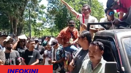 Sergio Try Dedi saat Orator Demo di Kantor BTNK Labuan Bajo.