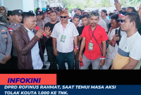 Anggota DPRD Mabar, Rofinus Rahmat saat berada ditengah ratusan masa aksi yang menolak kebijakan Kouta 1.000 ke TNK.
