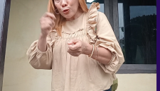 Seorang ASN inisial EH saat temui sejumlah awak media usai diperiksa di Polres Manggarai Barat.