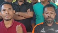 Kuasa Hukum dari AWSTAR, Sintus Jemali temui sejumlah awak media usai Klienya di Periksa oleh Penyidik Polres Manggarai Barat.