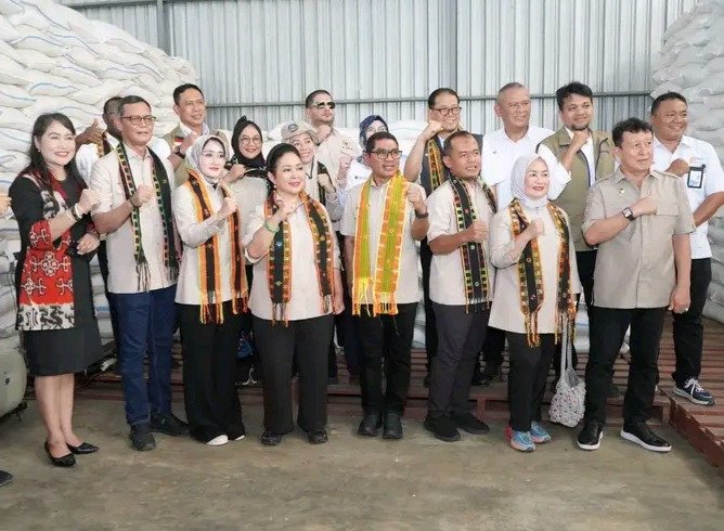 Anggota DPR - RI  Komisi IV Tinjau Lansung Gudang Bulog di Labuan Bajo.
