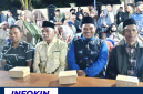Ketua Tim dan rombongan dari Kecamatan Mbeliling saat berada dihalaman Masjid Nurul Falah Wae Mata.