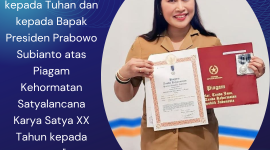Kepala Dinas Ketahanan Pangan dan Perikanan Kabupaten Manggarai Barat, Fatincy Reynilda, menerima Penghargaan Tanda Kehormatan Satyalancana Karya Satya XX.