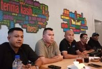 Kuasa Hukum Hasanudin dan Zakarudin saat Konfrensi Pers usai Polda NTT terbitkan SP3.