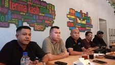 Kuasa Hukum Hasanudin dan Zakarudin saat Konfrensi Pers usai Polda NTT terbitkan SP3.