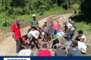 Pemdes Golo Ketak, Banbisa dan juga masyarakat perbaiki jalan rusak, Tanjakan Kampung Wate. 