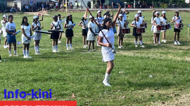 Penampilan Grup Drum Band dari SMAN 1 Boleng di Lapangan Hijau Lando, desa Mbuit. 