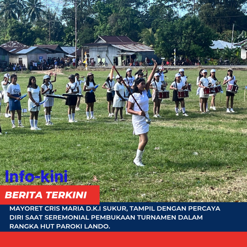Penampilan Grup Drum Band dari SMAN 1 Boleng di Lapangan Hijau Lando, desa Mbuit. 