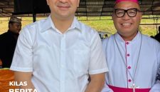 Cristo Mario Pranda bersama Uskup Labuan Bajo, yang mulia Mgr. Dr. Maksimus Regus, S.Fil., M.Si. 