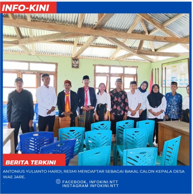Foto bersama Panitia usai Bakal Calon Kepala Desa Antonius Yulianto Hardi, di Kantor Desa Wae Jare.