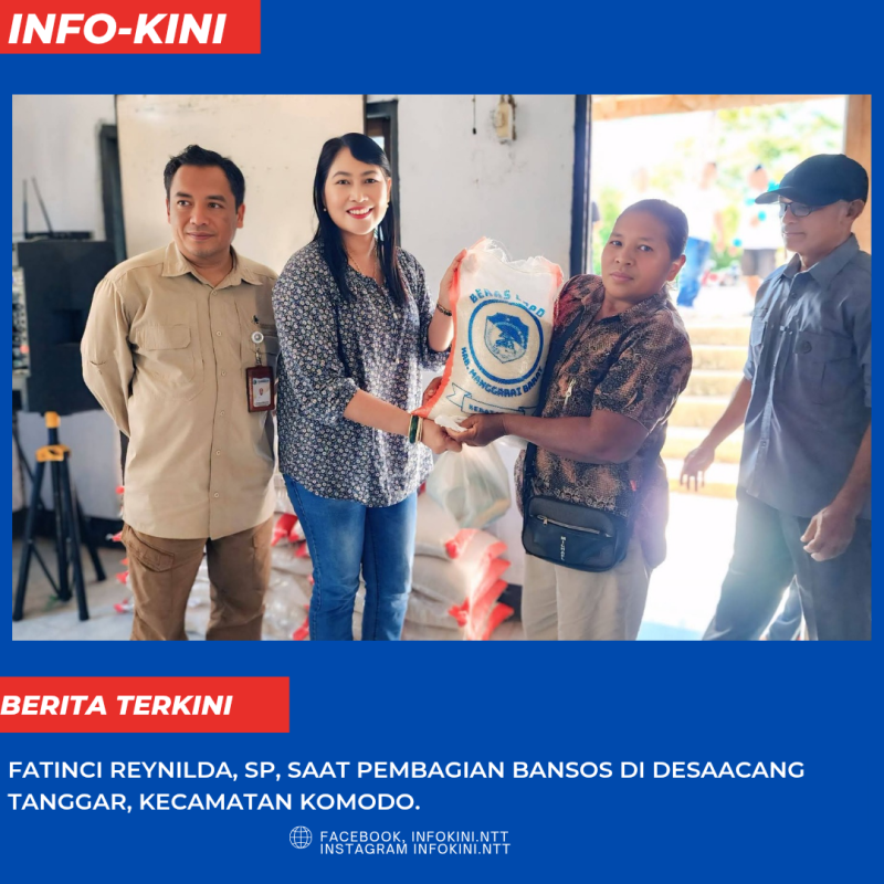 Foto saat Fatinci Reynilda, SP. Kepala Dinas Tenaga Kerja, Transmigrasi, Koperasi, dan UKM (Nakertranskop-UKM) Kabupaten Manggarai Barat, membagikan Bansos Beras Kepada warga Desa Macang Tanggar.