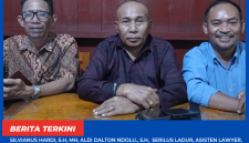 Tim Kuasa Hukum IB, saat Konfrensi Pers terkait Kasus Dugaan Penyebaran data pribadi oleh EH.