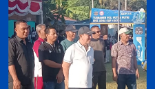 Wakil Bupati, Dr. Yulianus Weng, di Dampingi Ketua ASKAB-PSSI dan Ketua PBVSI Manggarai Barat resmi membuka Turnamen Idhul Adha CUP Golo Mori.