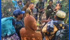 Camat Komodo turun lansung di Lokasi Warloka Pesisir usai warga menolak penanaman Pilar batas.