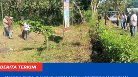 Belasan Warga Masyarakat Datangi Kantor Desa Daleng Kecamatan Lembor.