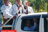 Cakades Jurae, saat menuju Kantor Sekretariat Panitia Pilkades Macang Tanggar.