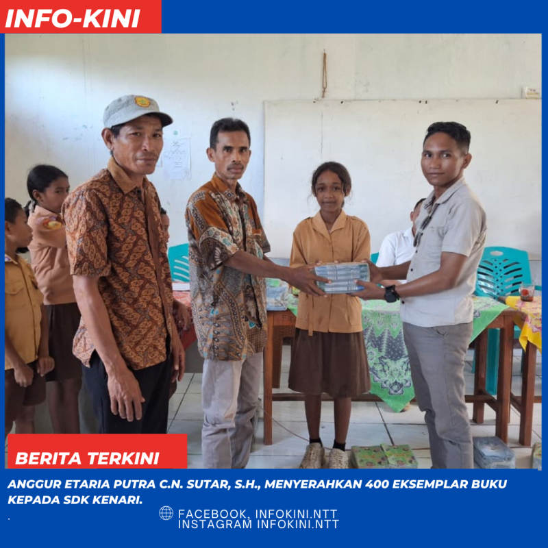 Anggur Etaria Putra C.N. Sutar, S.H., menyerahkan 400 eksemplar buku kepada SDK Kenari pada Rabu (17/6/2026).