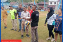 Putra Sutar, Serahkan Bantuan Bola Voli di Idul Adha CUP Golo Mori.