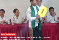 Quirinus Urudin saat Pengundian nomor urut di Kantor Desa Tondong Belang.