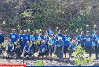 Demokrat Mabar Tanam Mangrove dan Bersih Pantai di Labuan Bajo.