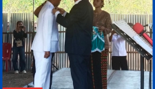Prosesi Pelantikan Abdul Rahman sebagai Kepala Desa Mata Wae Oleh Wakil Bupati Manggarai Barat, Dr. Yulianus Weng, M.Kes..