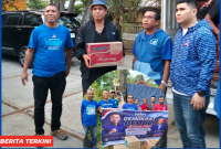 Beni Kabur Harman, Anggota DPR-RI, Pimpin lansung Pendistribusian Gempa Flores. 