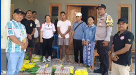 Bukti Kepedulian Sesama, Kades Marianus Yono Jehanu di dampingi Ibu Yovita Dewi Salurkan Bantuan Material untuk Korban Gempa di Desa Batu Cermin.