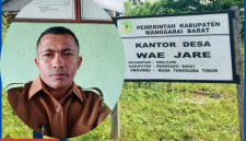 Ahmad Suhardi, Sekretaris Desa Wae Jare.
