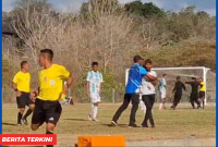 Oknum Anggota PSSI Mabar, menghajar Wasit di Stadion Ora Flobamora.