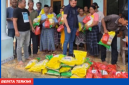 Hasanudin, Ketua DPD Perindo Mabar, Salurkan paket bantuan kepada warga terdampak di Desa Nampar Macing.