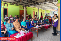 Ketua Posyandu NTT, Ibu Astuty Laka Lena, Kunjungi Desa Batu Cermin.