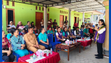 Ketua Posyandu NTT, Ibu Astuty Laka Lena, Kunjungi Desa Batu Cermin.
