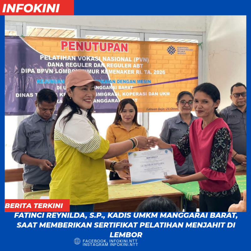 Fatinci Reynilda, S.P., Kepala Dinas UMKM Manggarai Barat Menutup Kegiatan Pelatihan Menjahit Bagi Kaum Ibu di Lembor. 